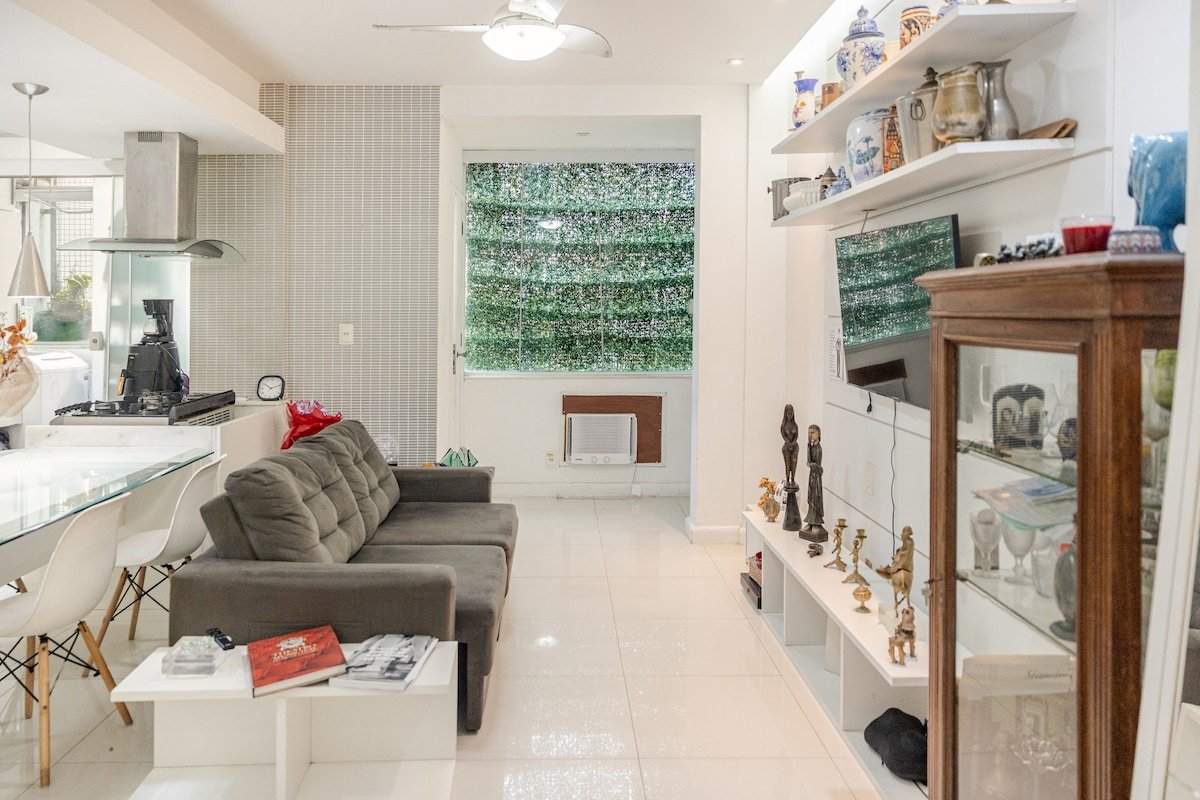 Beach & Metro 5min – Copacabana’s Best Spot gallery image 3