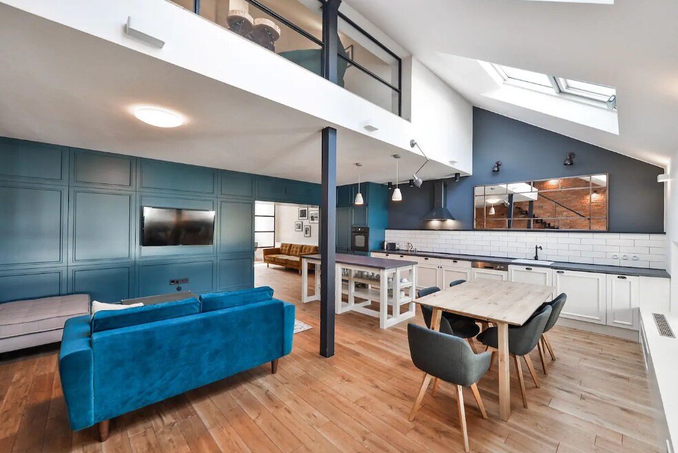 Funky lux 2 bedroom loft in the Old Town gallery image 3