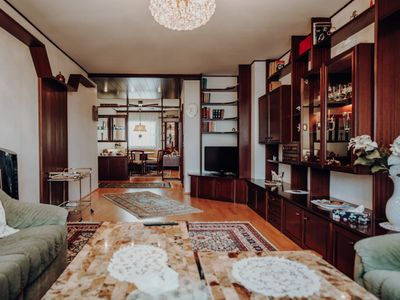 Nice 3 bedr. appart. near center