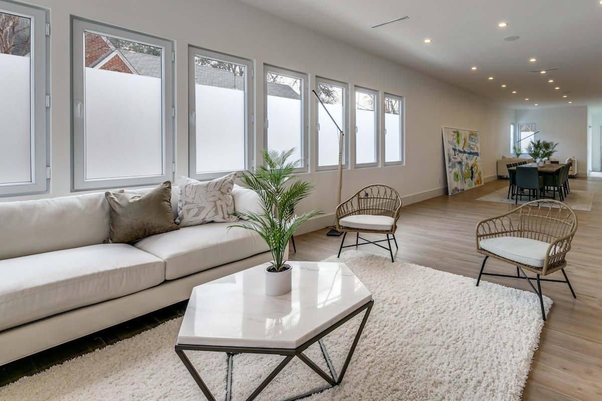 Contemporary Lakewood Heights gallery image 5