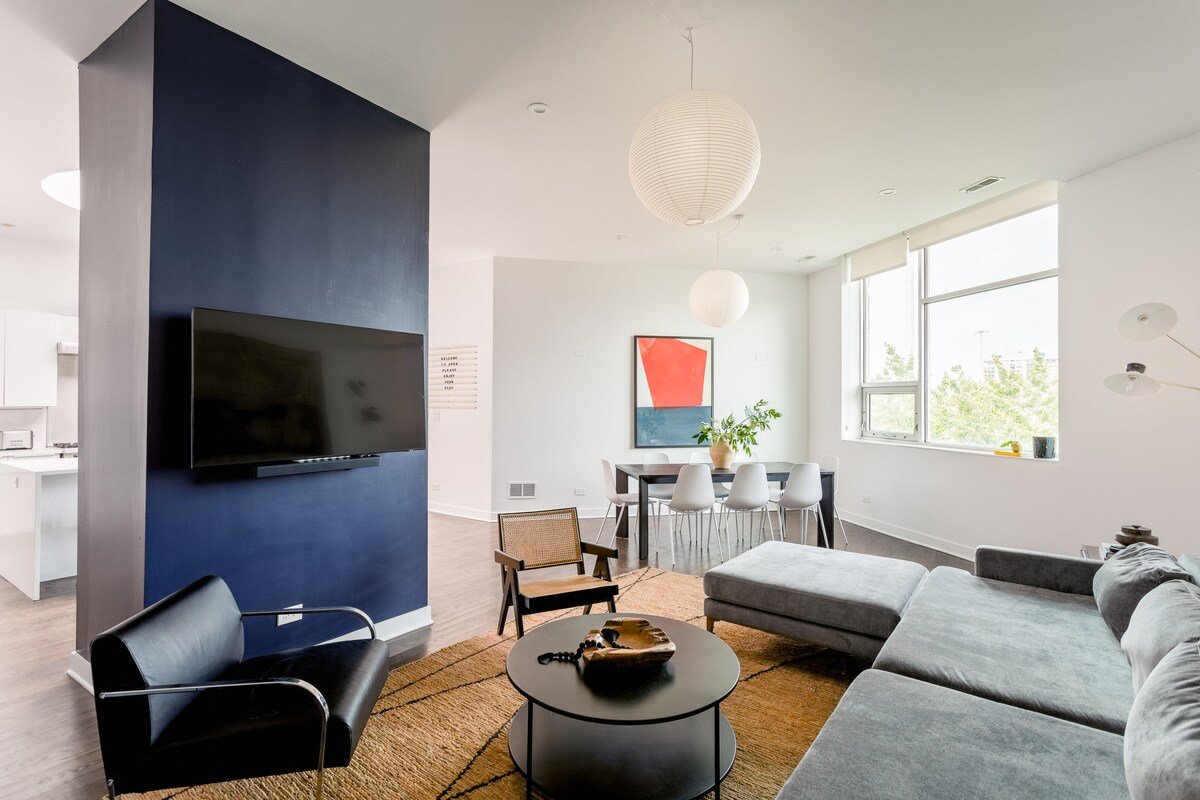 Luxury Penthouse Loft – Heart of Fulton Market gallery image 4