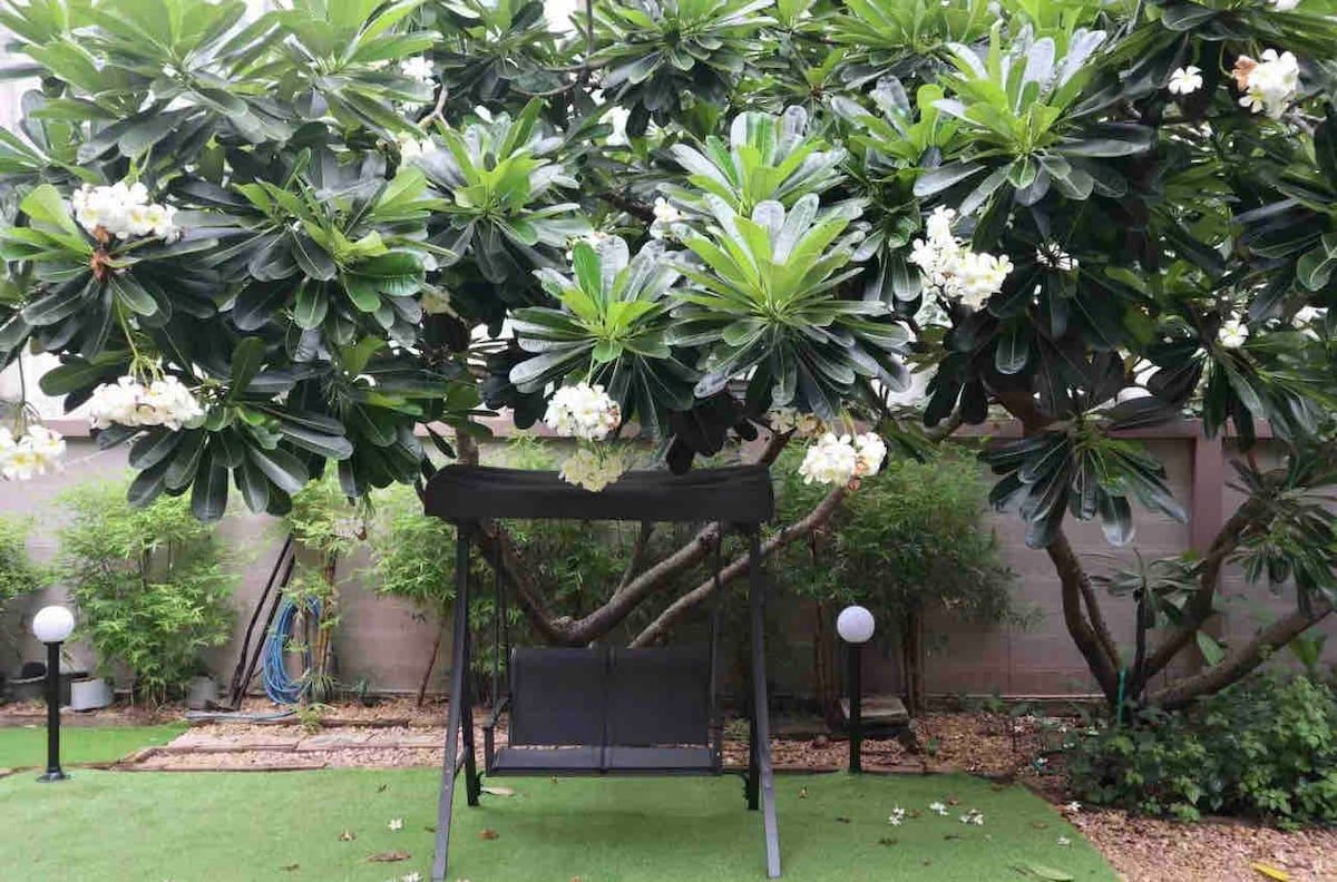 Suttisan 独立大花园别墅五卧三卫+獨立保姆間，近地铁、辉煌“新唐人街”、火车夜市 gallery image 5