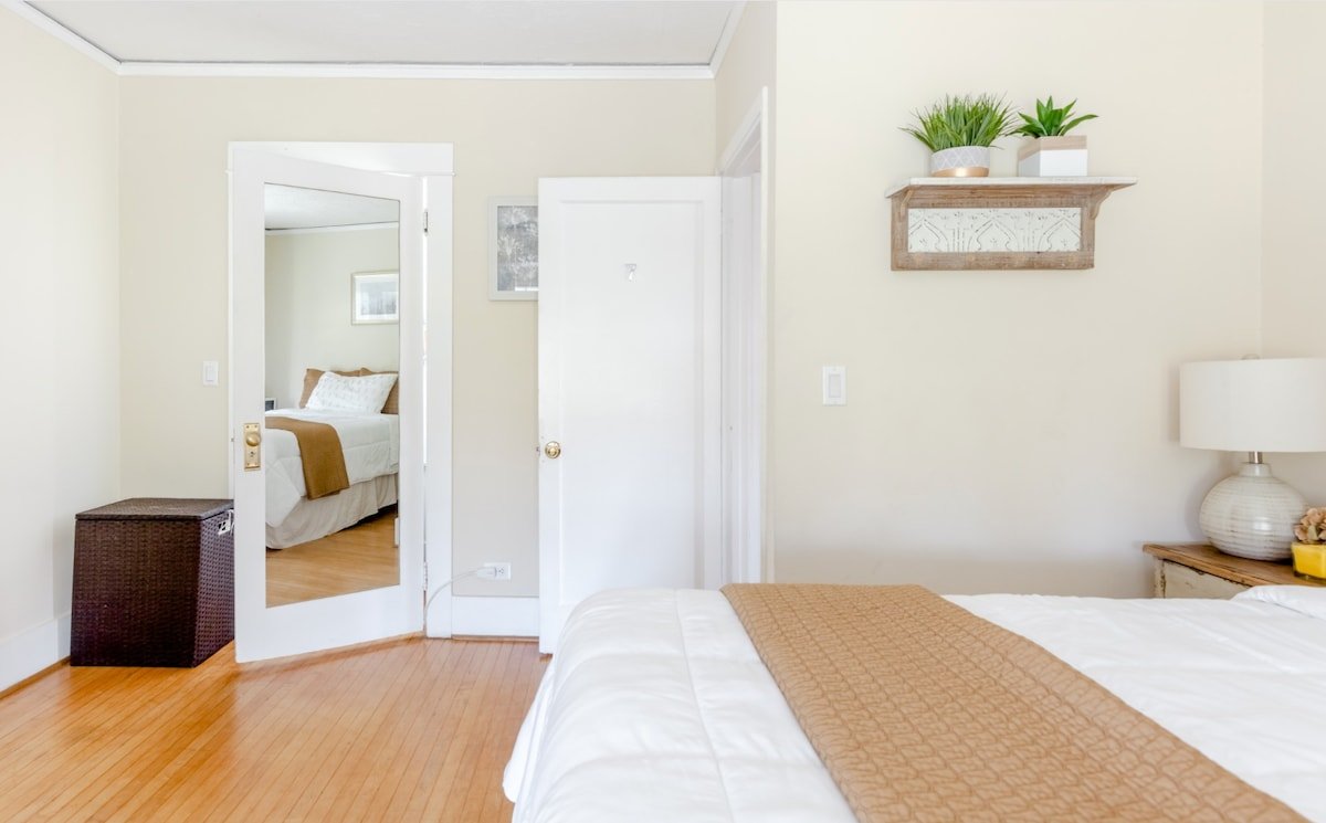 9 BEDRM 4500SqFt MANSION-ETTE PALM TREE VIEWS gallery image 5