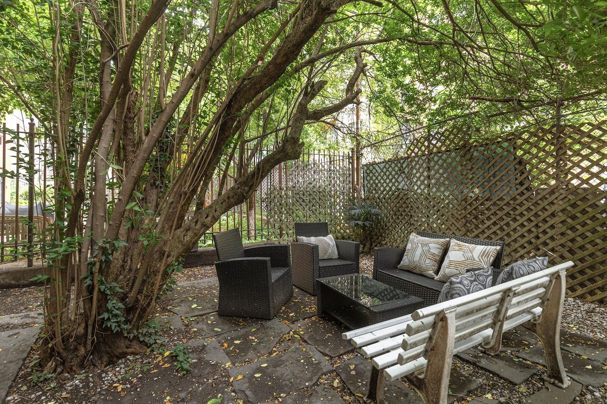 Huge 4 Bedroom, 2 Bath + Yard gallery image 3