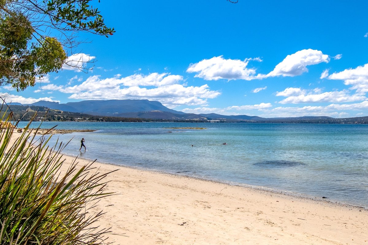 Amazing Coastal Holiday Home gallery image 2