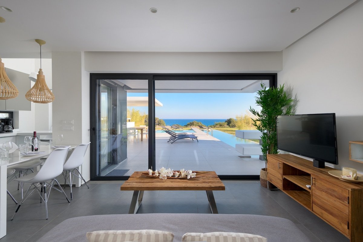 Great Albatross Beach Front Villa gallery image 5