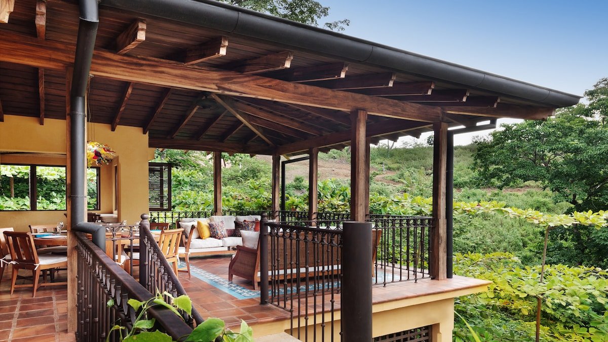 Oceanside Villa With Pool & Terrace -Casa Pelicano gallery image 2