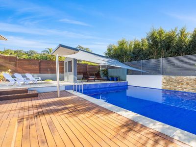 Lumière – Large Modern Family Home, Pool, Beach