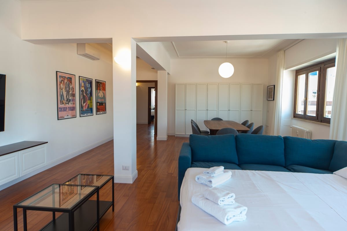 Cardinal Mistrangelo Holiday House, cozy penthouse gallery image 4