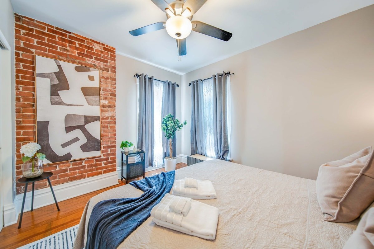 Exquisite Modern Historic Home Near Campus/Stadium gallery image 5