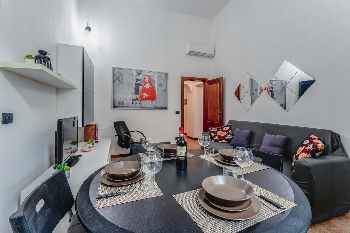 Autumn in Florence: 2BR near Duomo + Wi-Fi gallery image 3