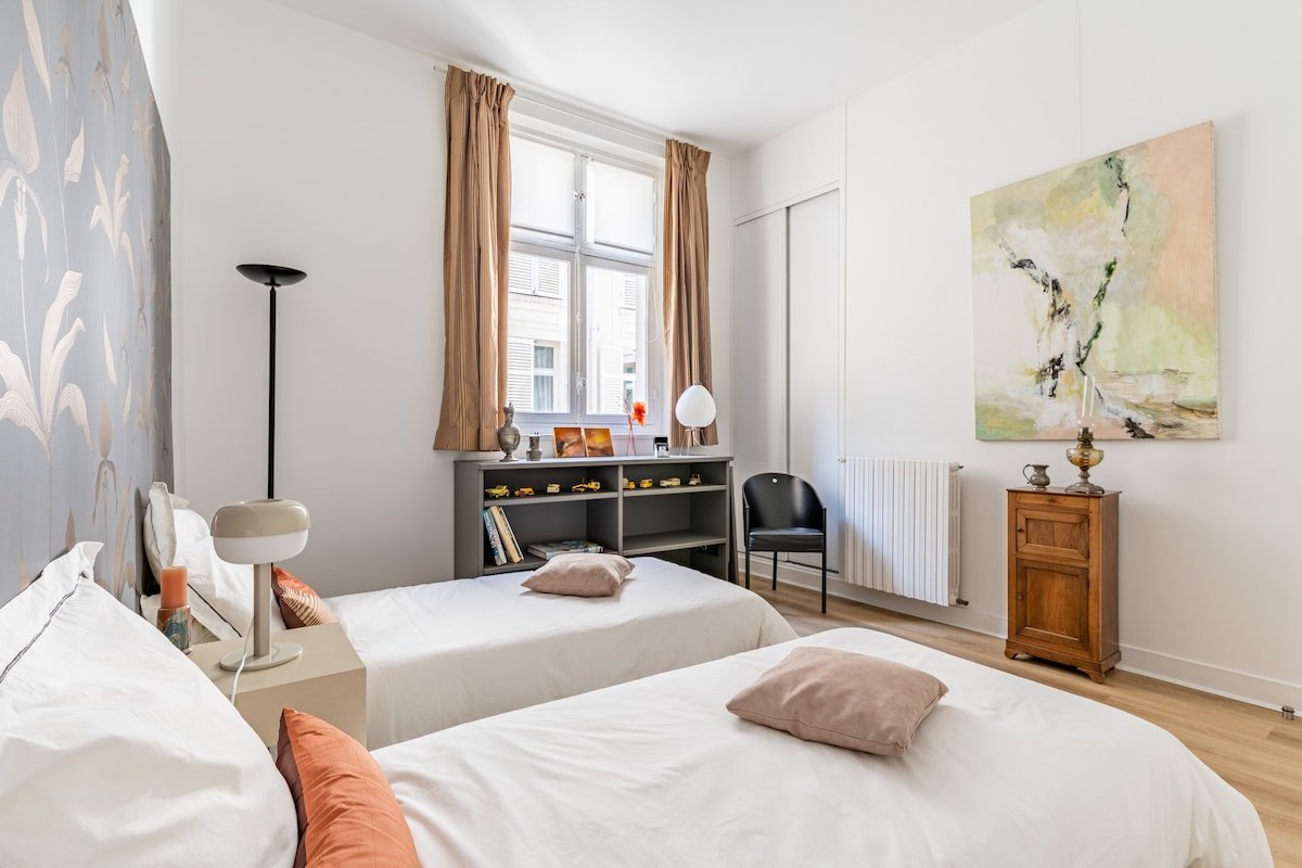 Paris Hoche gallery image 5