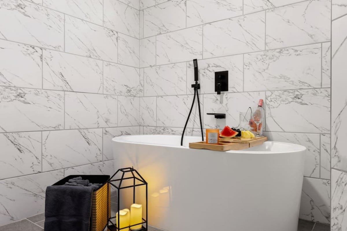 Oak Villa | Golf | Pool & Spa | Cinema, Basketball gallery image 4