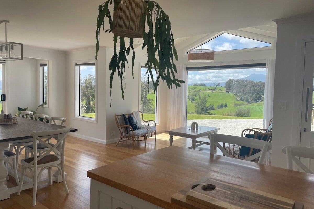 Hilltop Escape-30 acres of no one gallery image 5