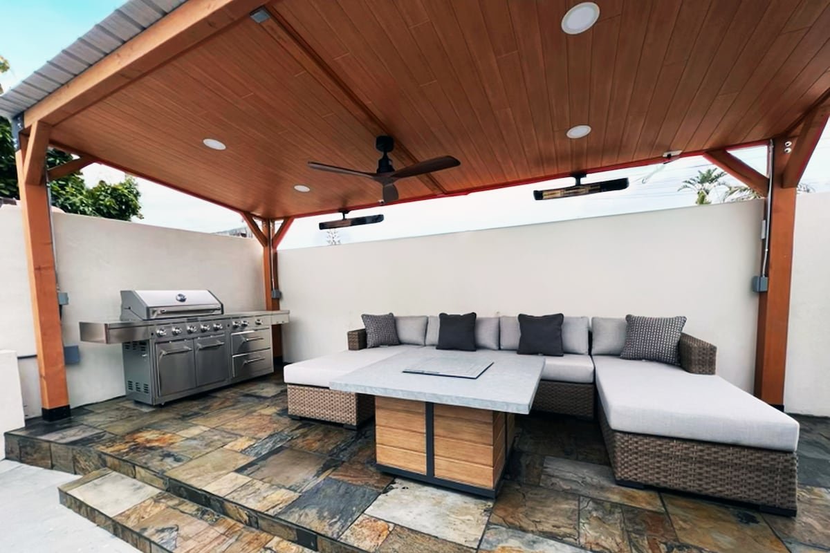 San Diego Luxury Villa: 6-BR, Pool, Hot Tub, Patio gallery image 3