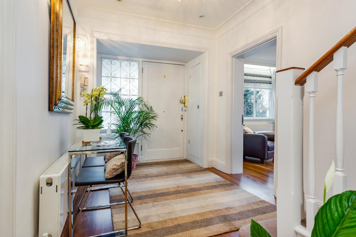 Hyde Park Luxury: 5-Star Retreat, Town House gallery image 4