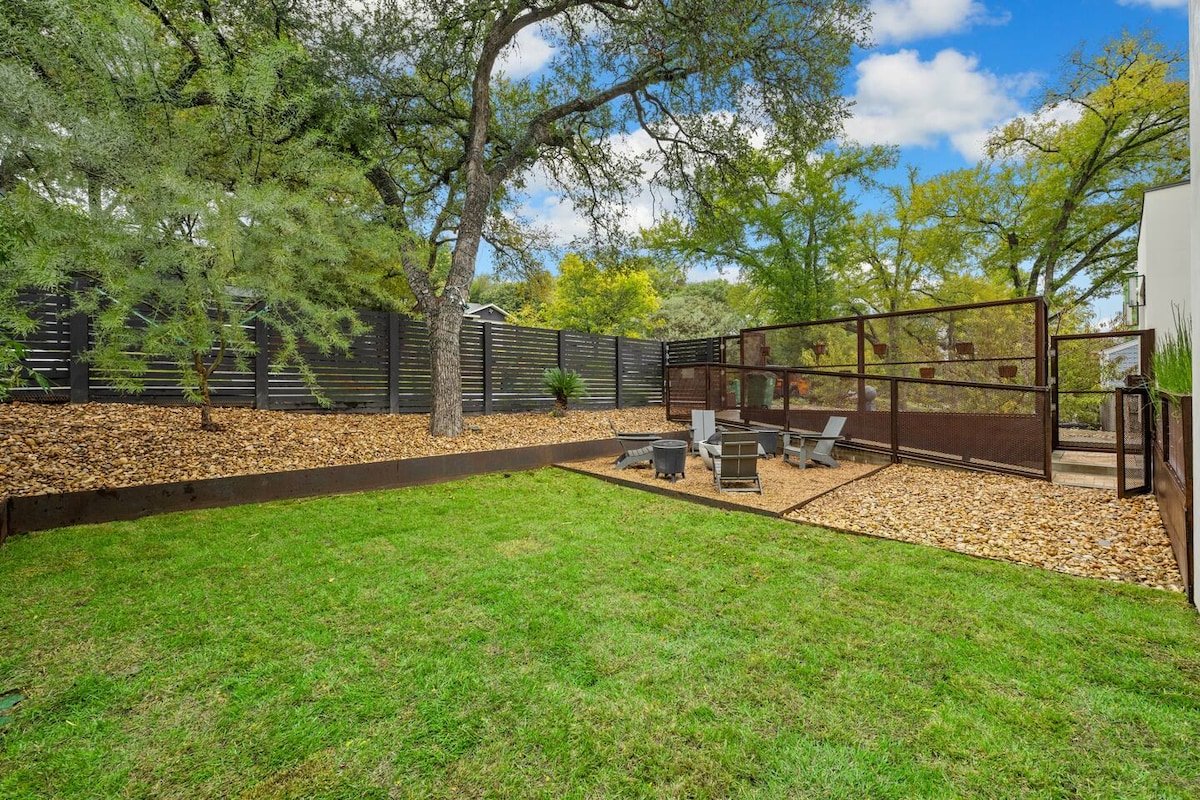 central contemporary w/ POOL and SPA gallery image 5