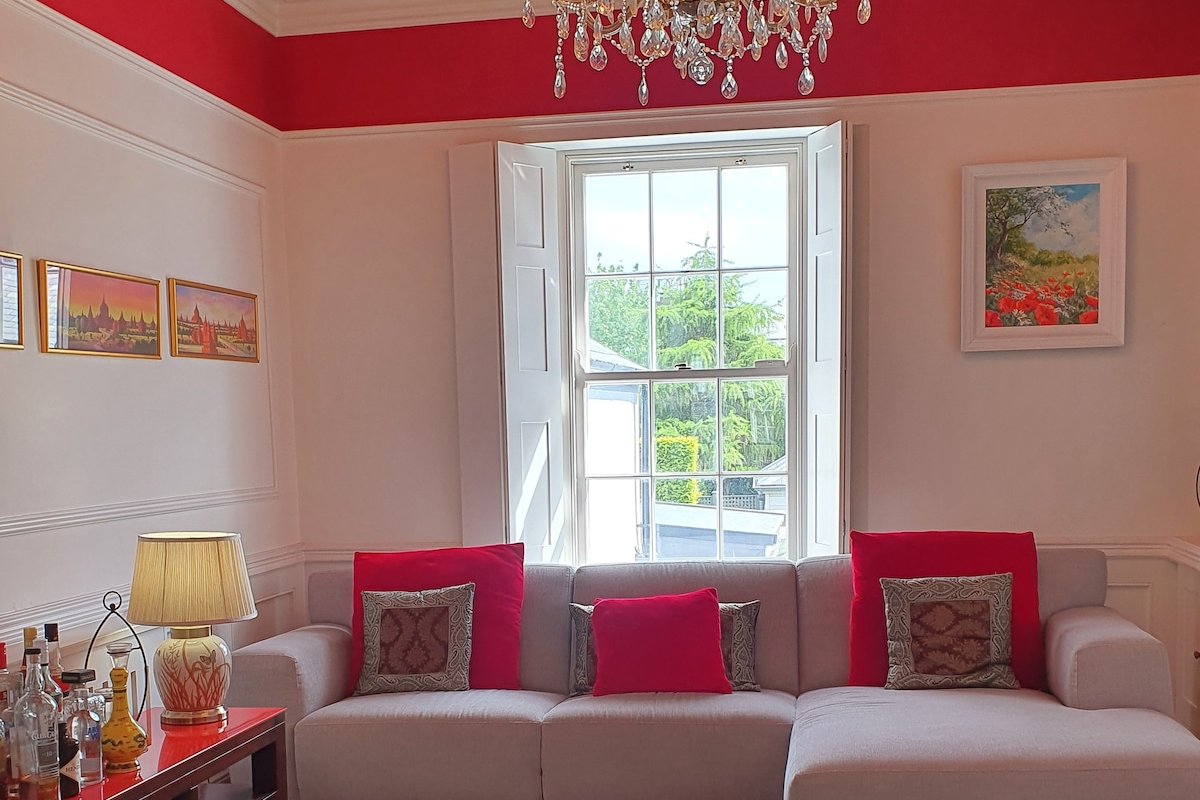 New Spacious Georgian House, Centrally Located! gallery image 4