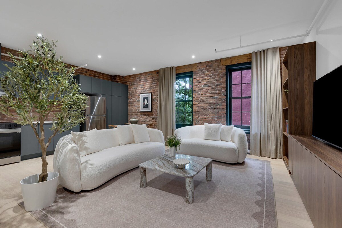 Mercer- 2 Bedrooms 2 Bathrooms+ Free parking gallery image 2