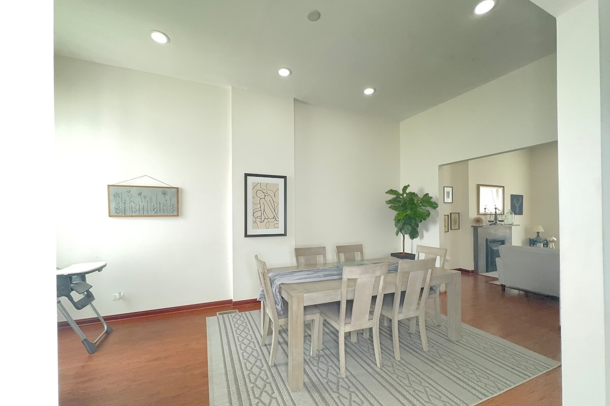 Spacious 7-BR House for 13 Guests, Prime Location gallery image 4