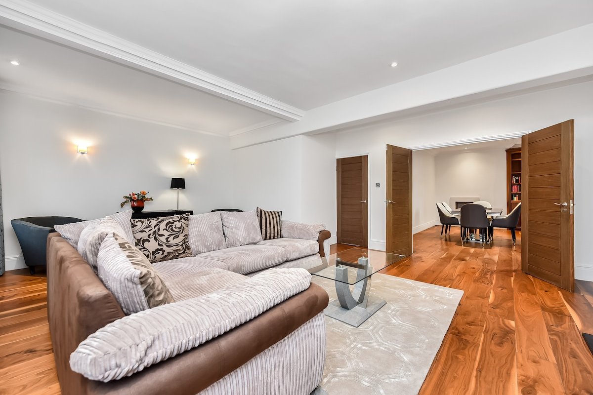 Spacious family apartment in Marylebone gallery image 4