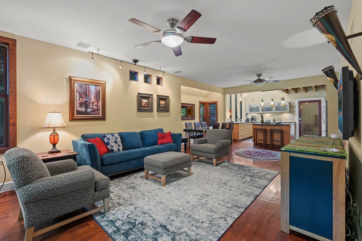 Fun House, Fantastic Location, Jacuzzi, Vid Games gallery image 3