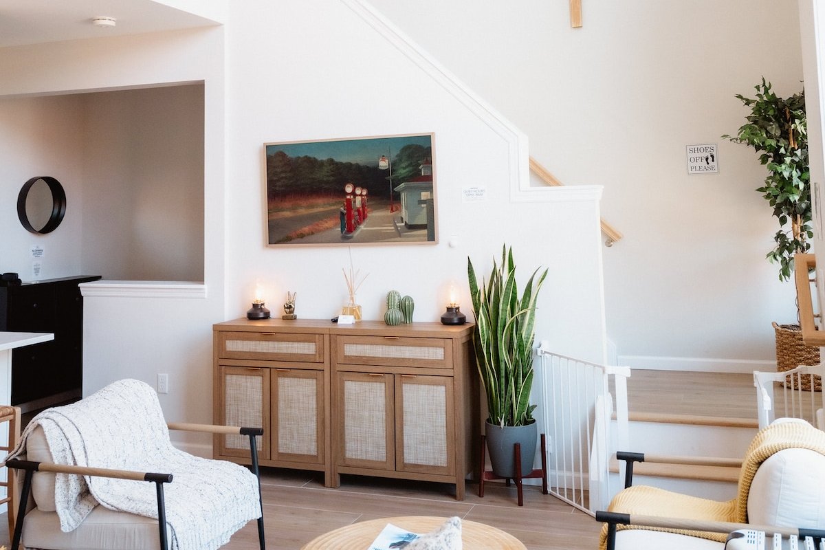 3BR Luxe Rooftop Home | 6 Beds | NYC & EWR Nearby gallery image 3