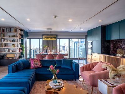 Penthouse Best Location w Train