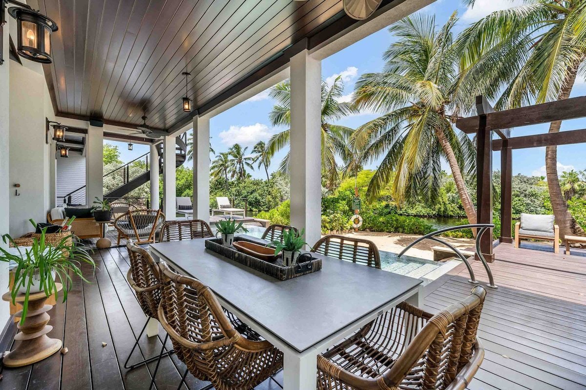 Ritz-Carlton Deckhouse #1 by Grand Cayman Villas gallery image 4