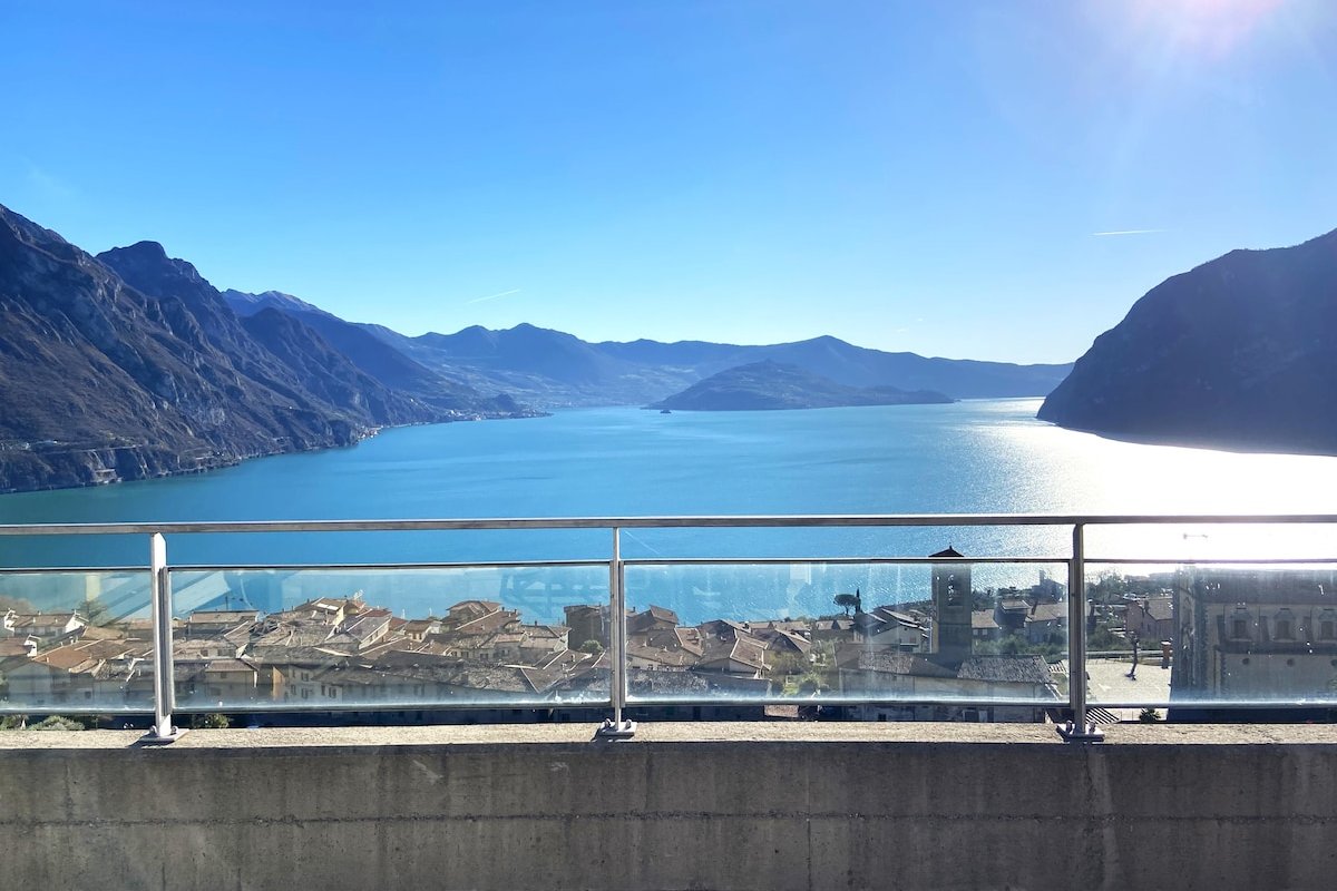 La casa sulla collina vista lago gallery image 4