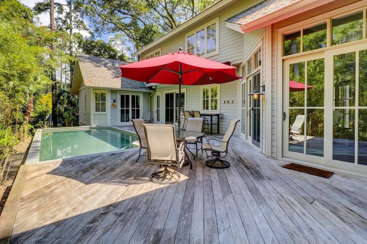 4th Row beach home with screened porch & pool gallery image 3