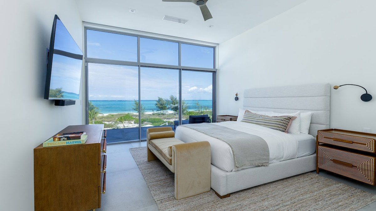 Bliss Villa Four – Grace Bay Beach Front Villa gallery image 3
