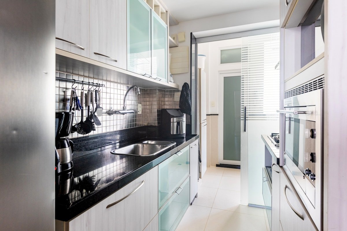 Luxuoso apartamento dois blocos da praia gallery image 3