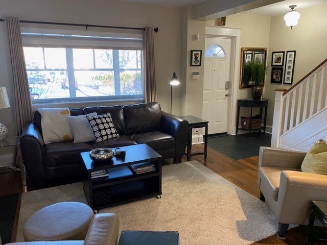 Cozy 3 bedroom Home in Toronto’s Beaches area gallery image 3