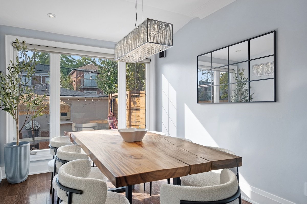 20% OFF | Group Getaway | 15 mins to Downtown gallery image 5