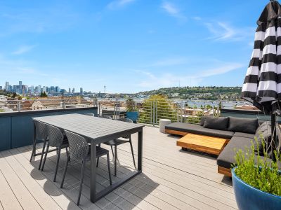 Spectacular Views 3 Bedroom Home w/ Rooftop, AC