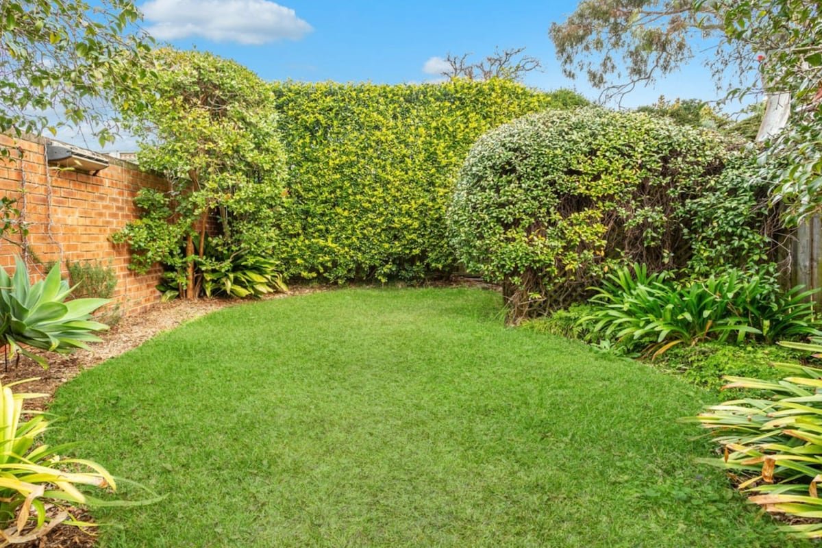 Luxury Renovated Home, Quiet street- Light Modern gallery image 5