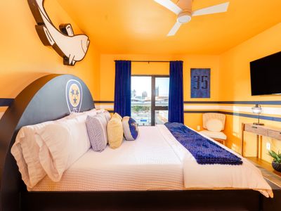 Skybox Suite |Holiday Fireworks from Balcony