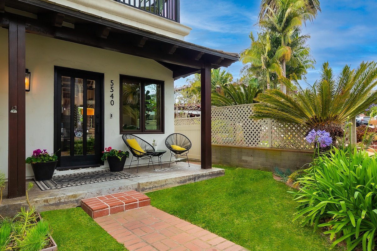 Bird Rock Beauty-patio, yard gallery image 3