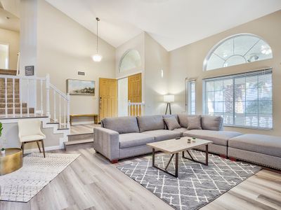 GIANT 7Bd/3Ba Mansion/Pool 9mins to Strip Slps 16!