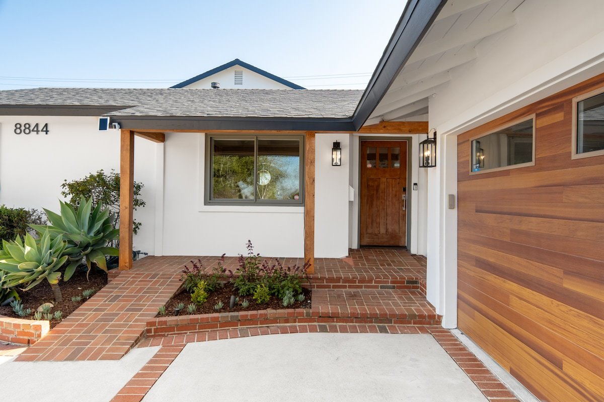 Spacious Westchester/PDR Home 5BR/4Bath Patio BBQ gallery image 3