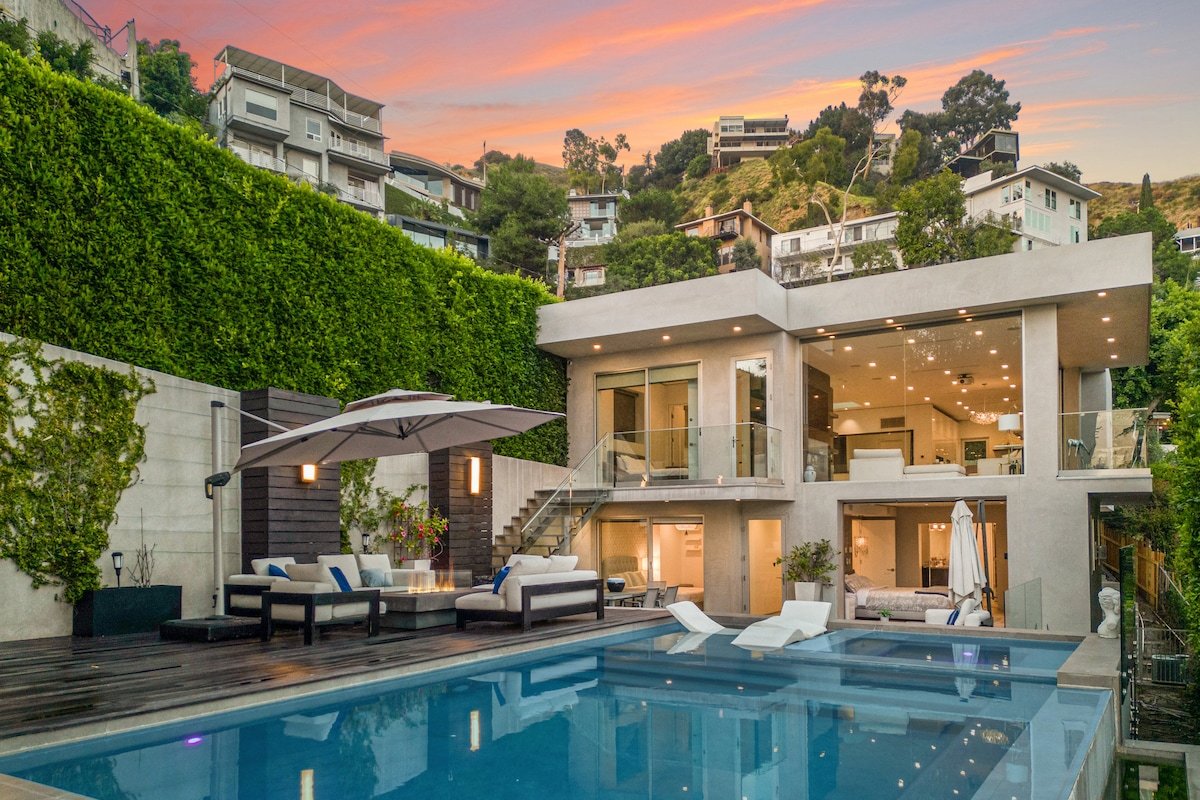 Unique Sunset Heights Dreamy Getaway