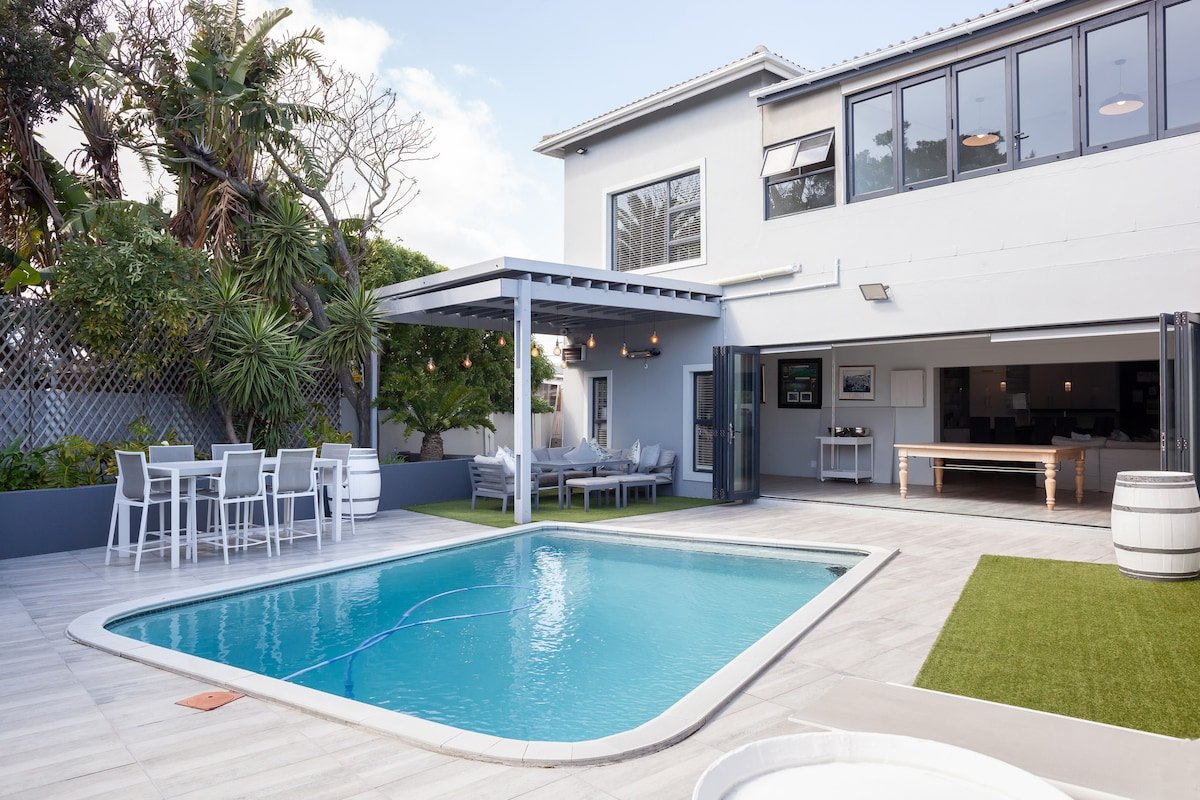 Elegant 8-Sleeper | Poolside Living & Braai Vibes gallery image 2