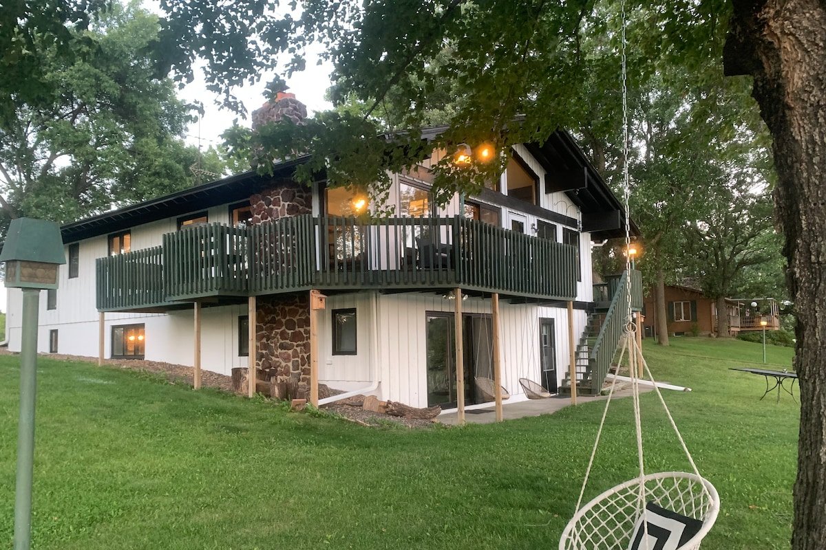 Spectacular Locke Lake Home in Monticello, MN! gallery image 3