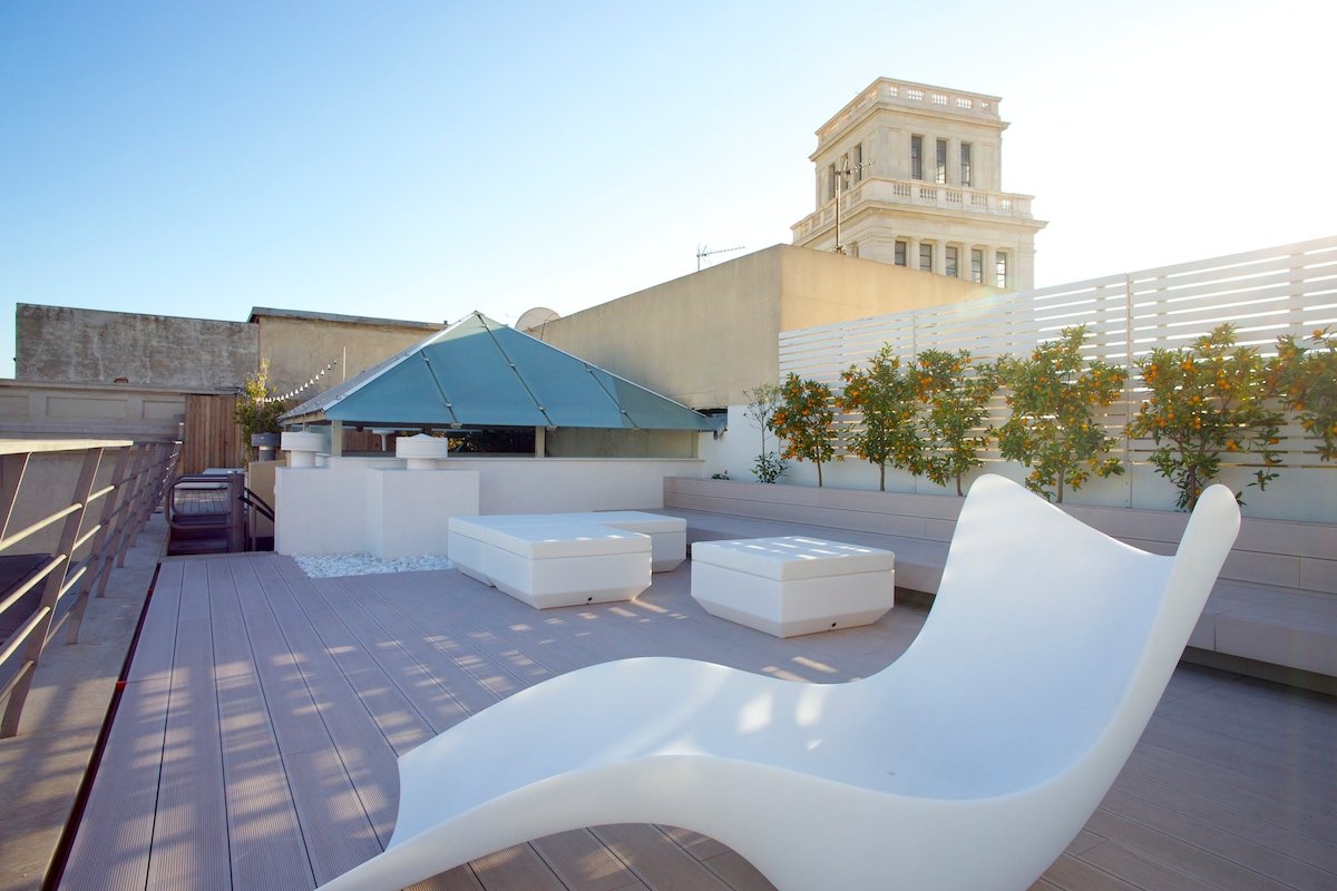 Barcelona center penthouse solarium gallery image 2