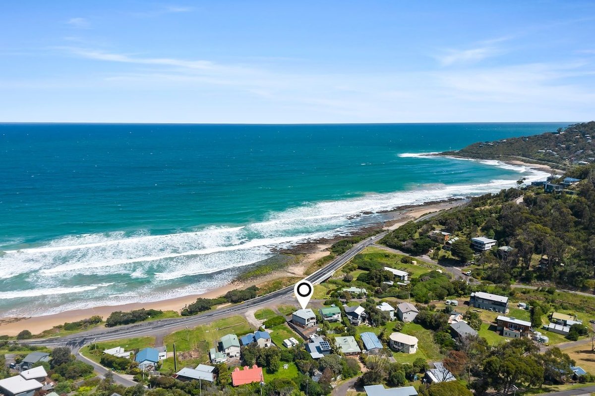 Six Degrees – beach across the road gallery image 2