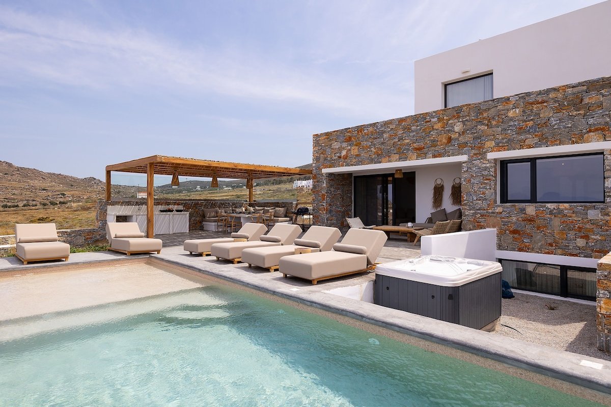 Villa Astarté, sea views, private pool and Jacuzzi gallery image 4