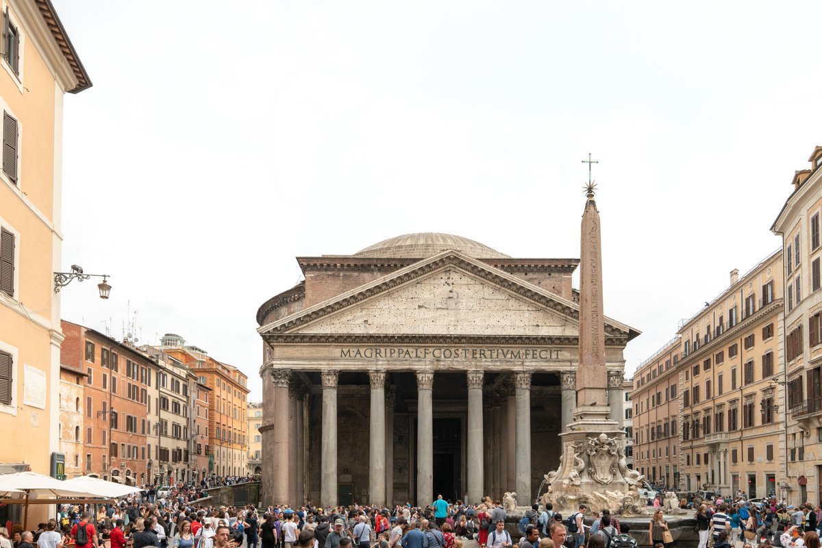 ۩ The Artist’s House in front of Pantheon