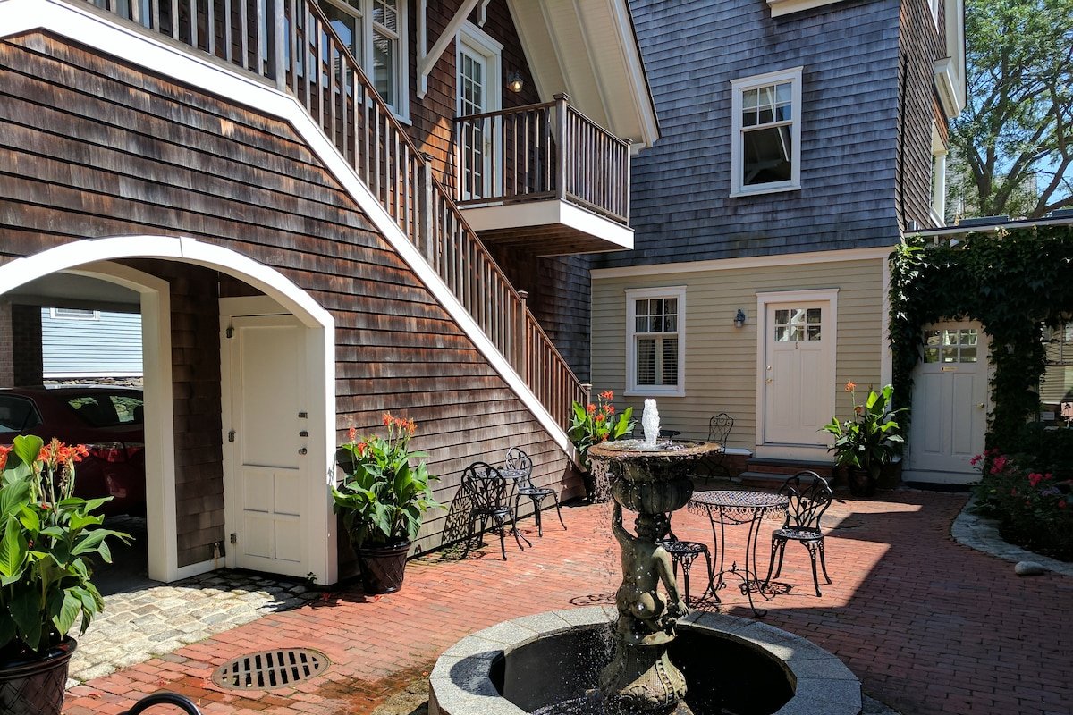 Pelham Court 3BR • Heart of Historic Newport gallery image 4