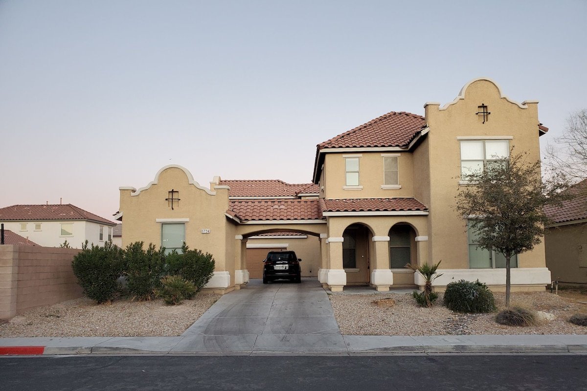 EDC Mini Castle 4 – NEW HOME – 12 Min to strip gallery image 2